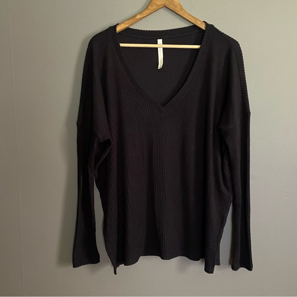 Aritzia The Group Babaton V Neck Pullover Size 2